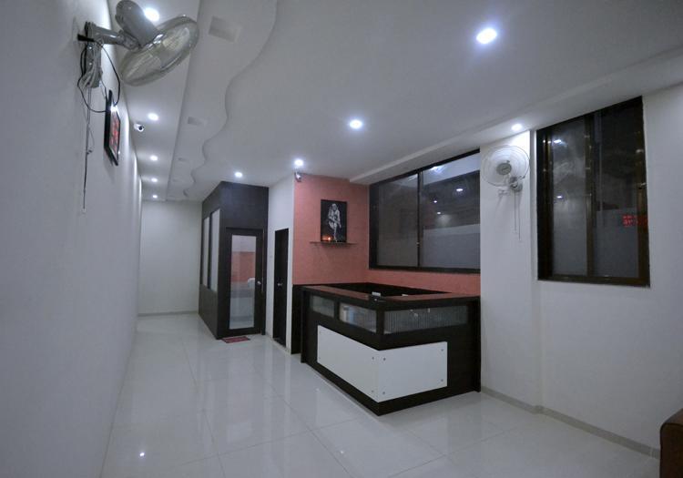 Hotel S S Palace Shirdi Eksteriør bilde