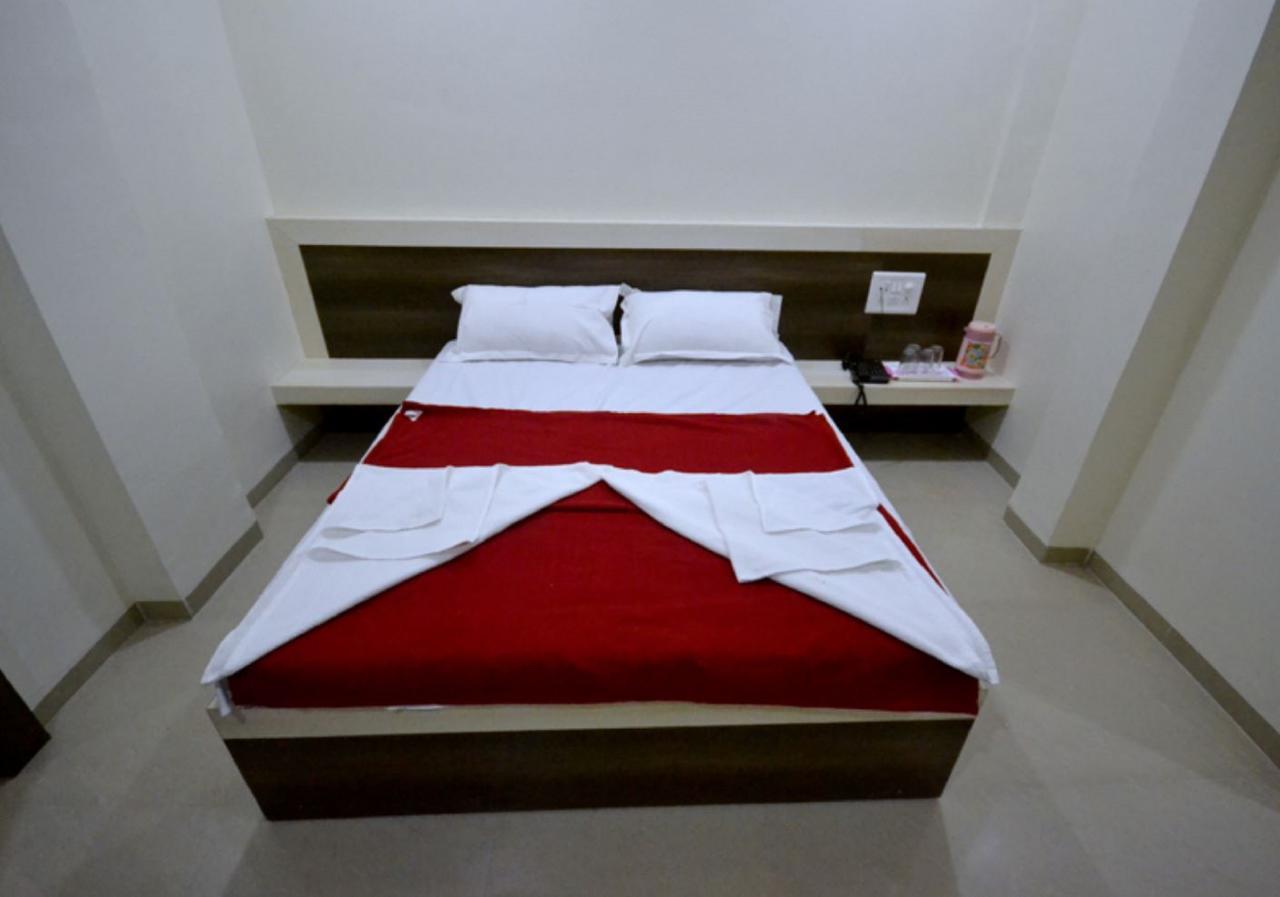 Hotel S S Palace Shirdi Eksteriør bilde