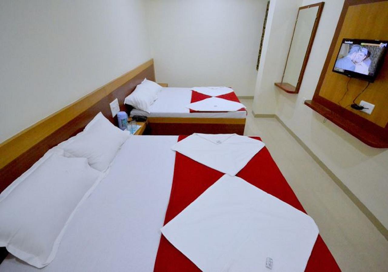 Hotel S S Palace Shirdi Eksteriør bilde