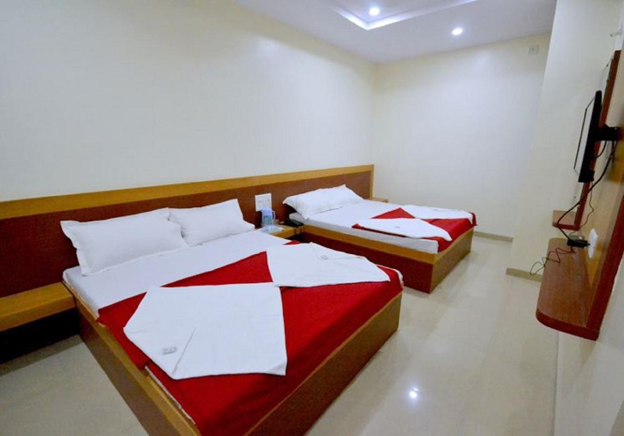 Hotel S S Palace Shirdi Eksteriør bilde