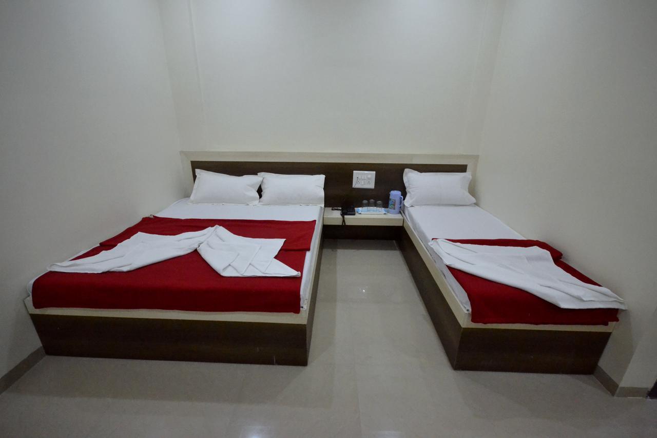 Hotel S S Palace Shirdi Eksteriør bilde