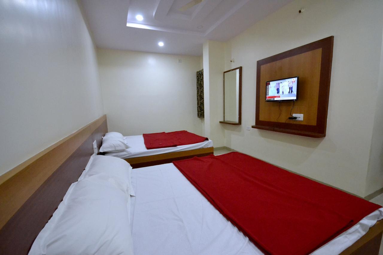 Hotel S S Palace Shirdi Eksteriør bilde