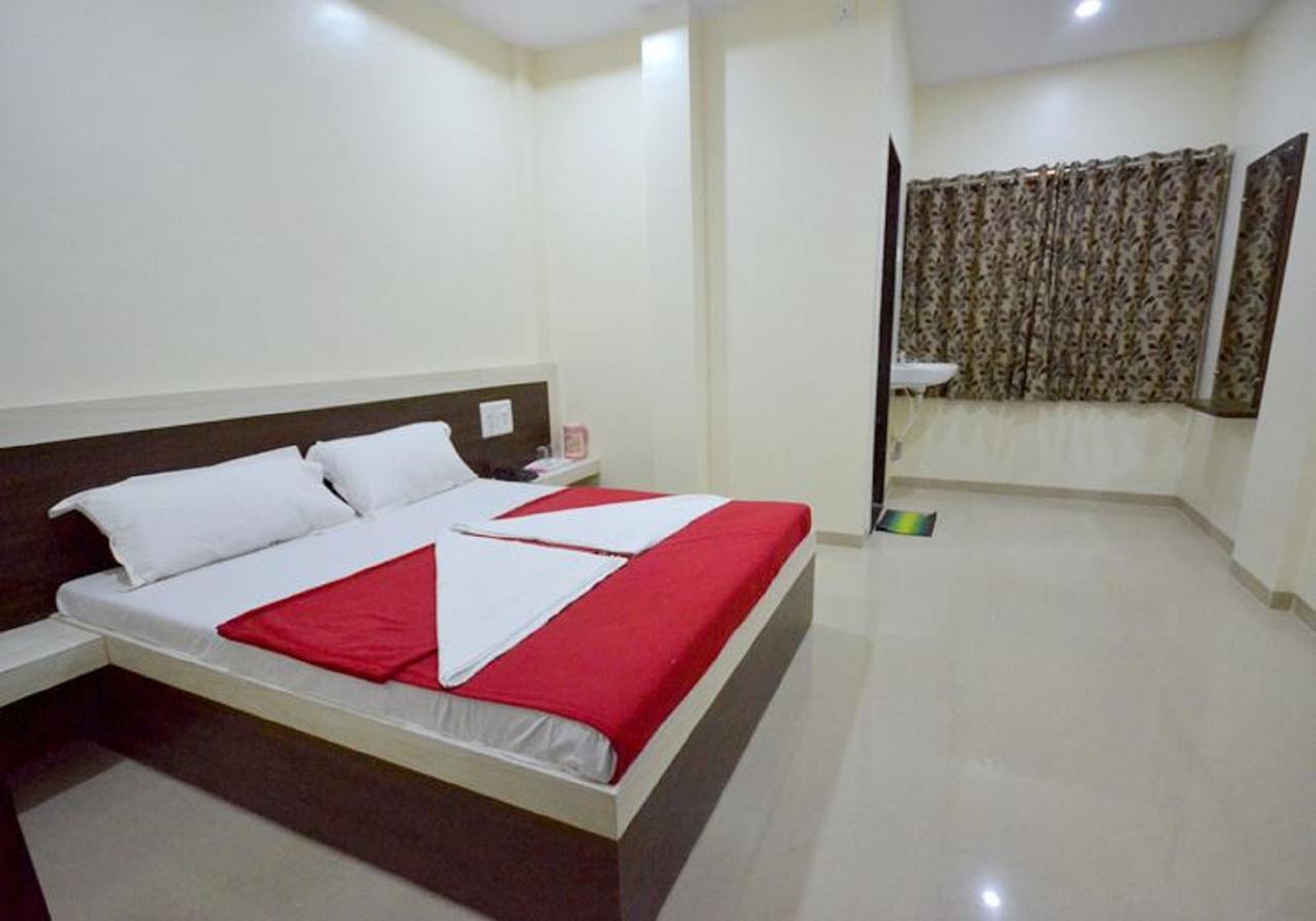 Hotel S S Palace Shirdi Eksteriør bilde