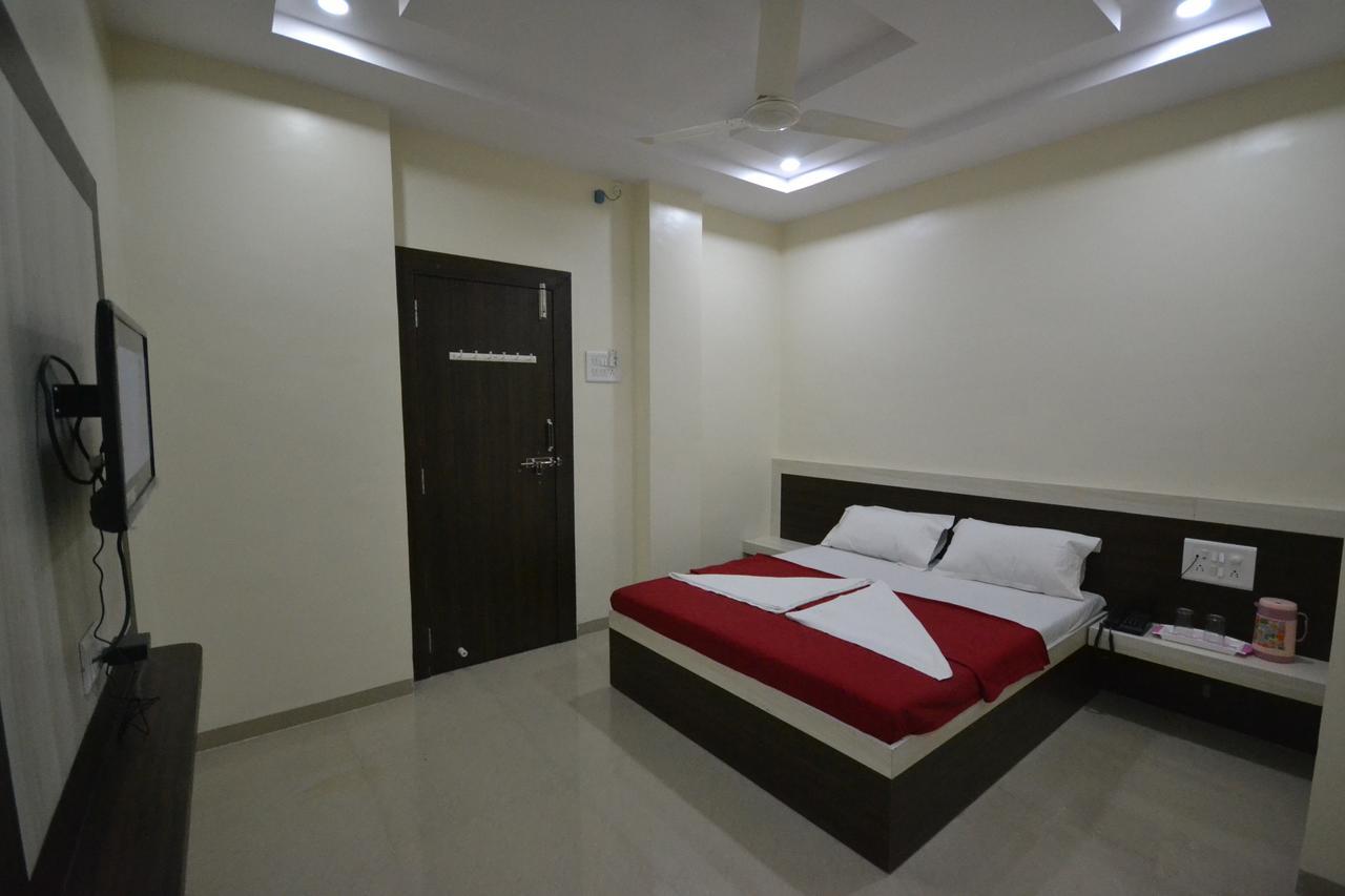 Hotel S S Palace Shirdi Eksteriør bilde