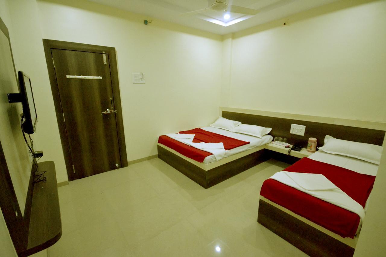 Hotel S S Palace Shirdi Eksteriør bilde